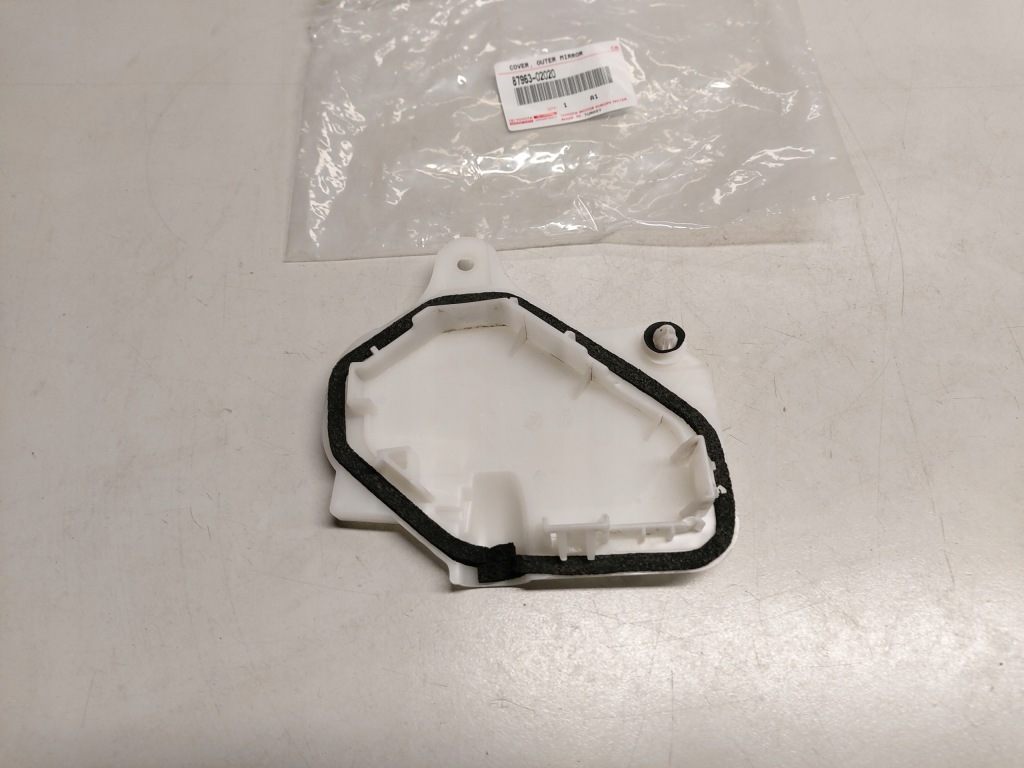 фото №1, Toyota corolla e21 19- заглушка зеркало правого