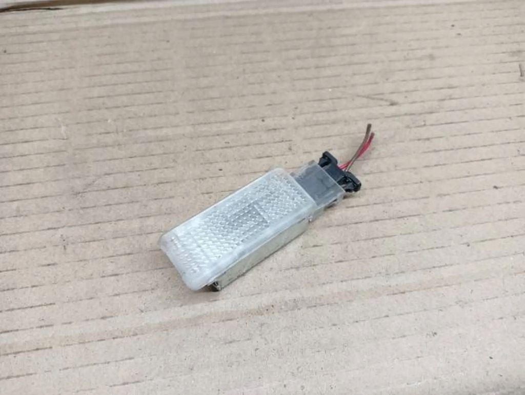 фото №1, Лампа обшивка освещение багажника audi q5 8r