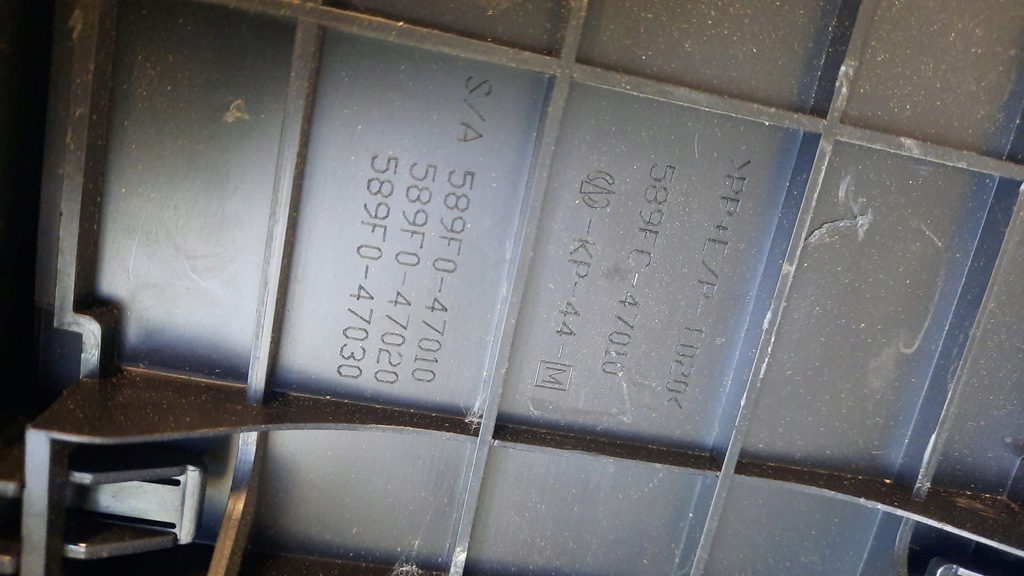 фото №5, Prius iv prime plug-in phv подлокотник задняя