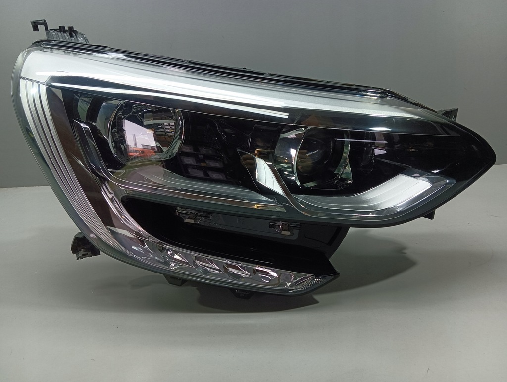 фото №1, Лампа led правый перед передняя renault megane iv 260102555r