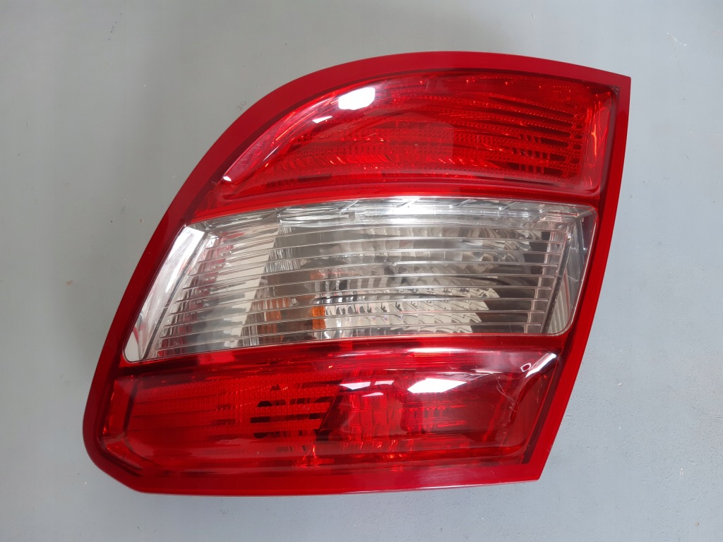 фото №1, Mercedes c-klasa w204 лампа правая задняя 2048203664r