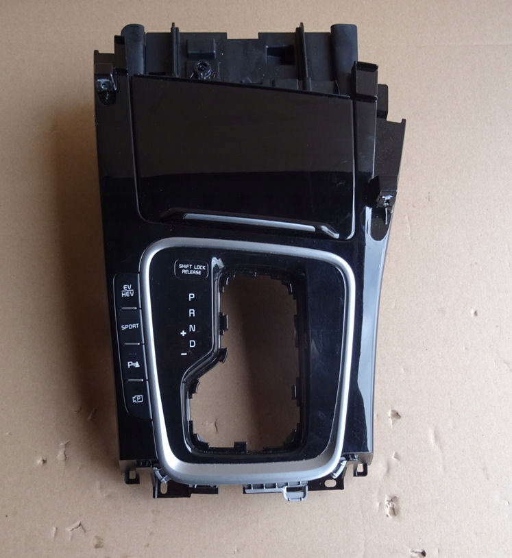 фото №1, Kia ceed iii lift рамка панель бардачок