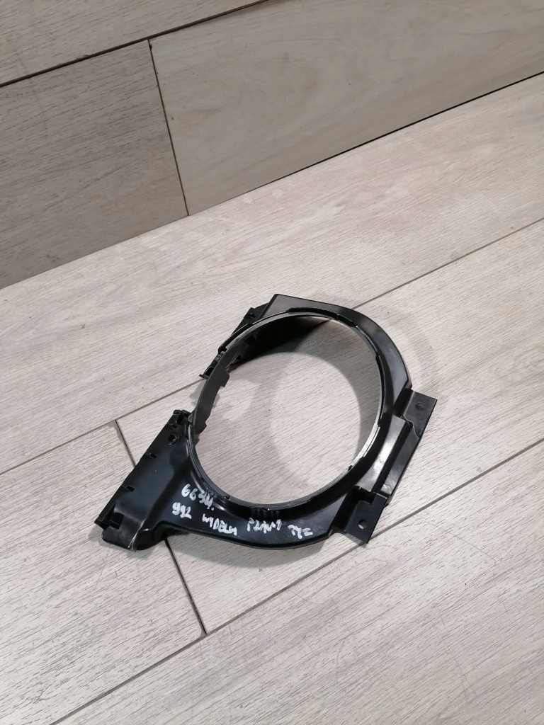 фото №1, Porsche 992 рамка выхлоп правый задняя 992807874a