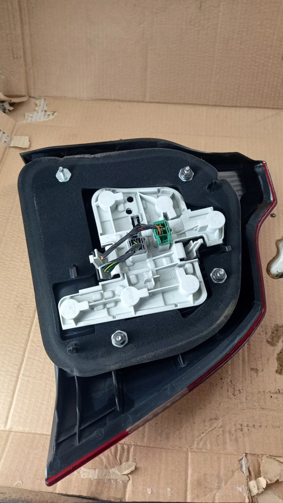 фото №4, Лампа левая задняя volvo s40 04r