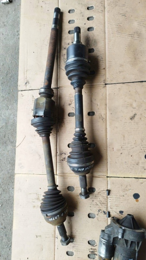 Купити Привідний вал права ліва перед peugeot 607 2.0 hdi комплект