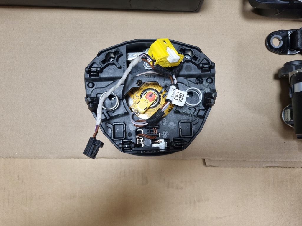 фото №7, Skoda karoq приборная панель консоль оригинал подушка безопасности водитель колено пассажир ремни