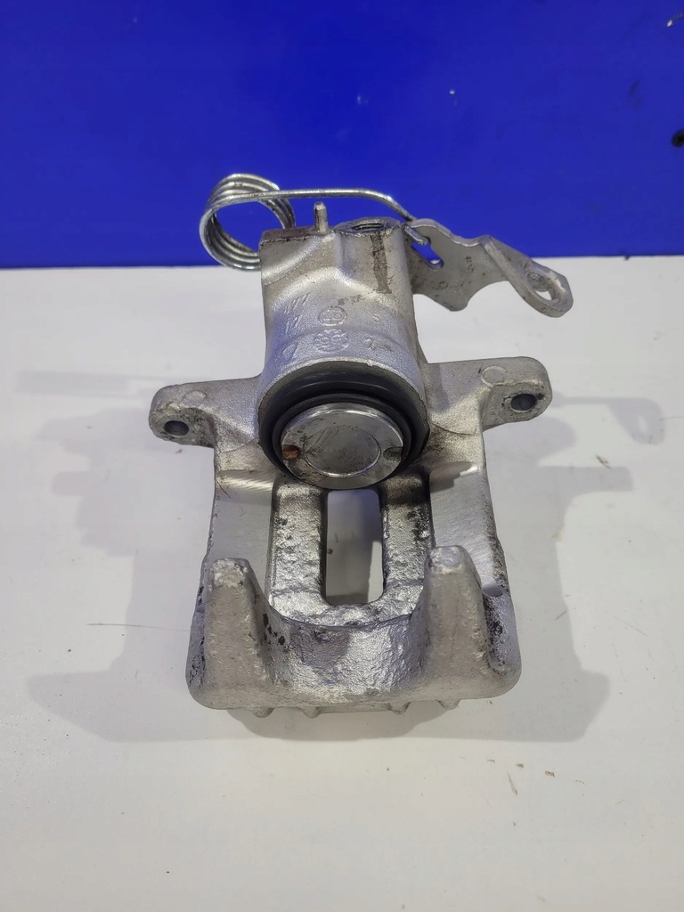 фото №1, Audi a6 s6 c5 4b 2001 суппорты