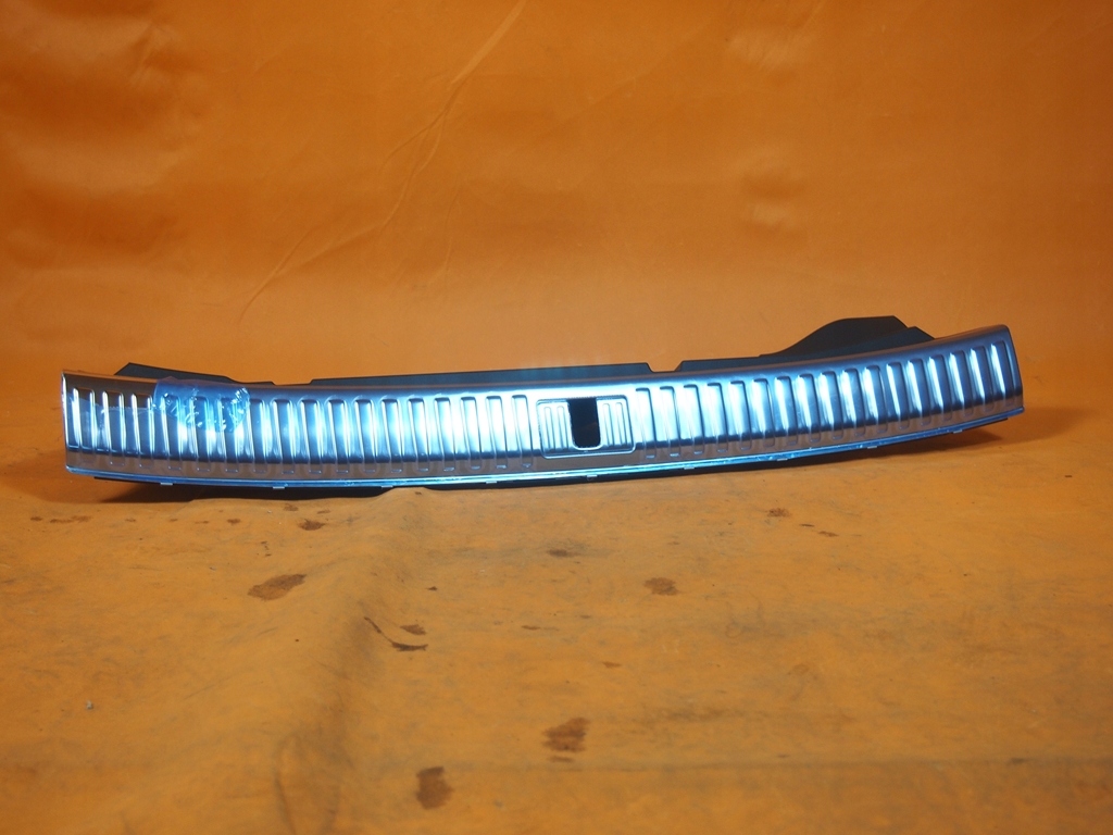 Audi e-tron 4ke обивка багажника пол обшивки 4ke863879 / 4ke863880 Оригинал