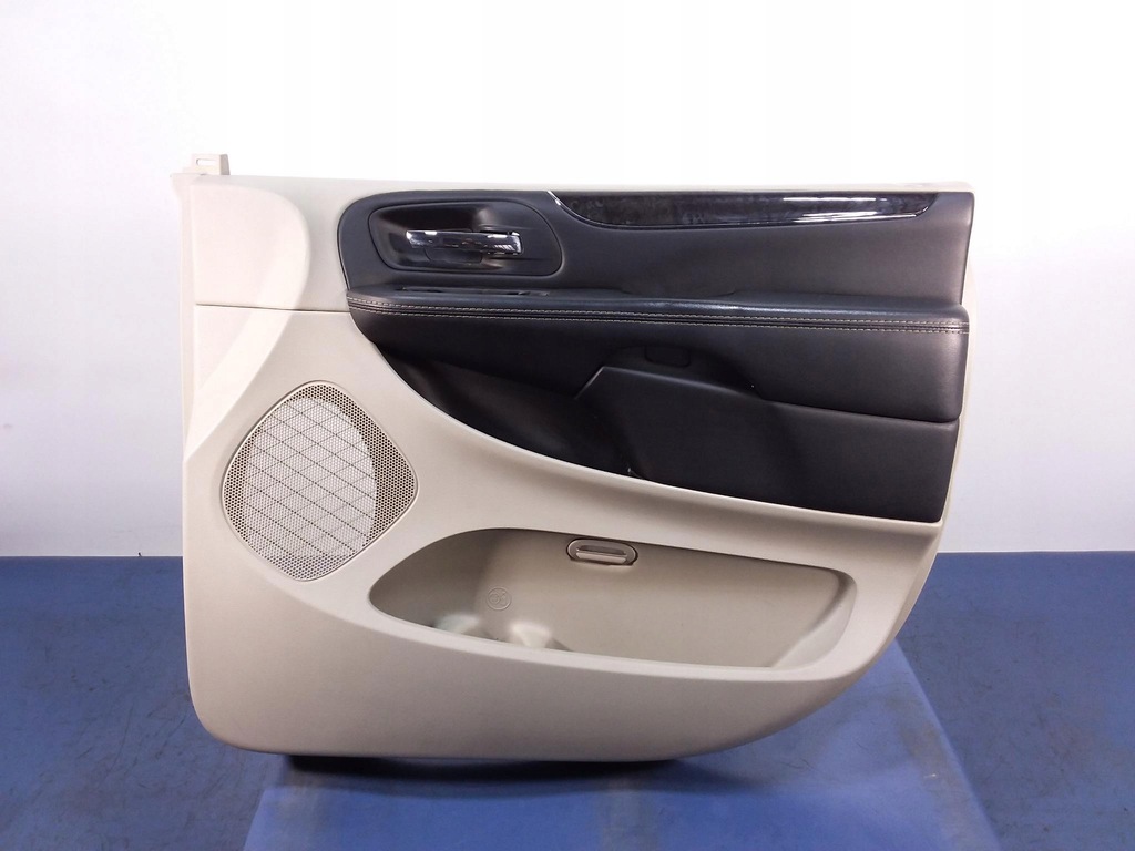 фото №1, Chrysler town country v обшивка дверь правый перед