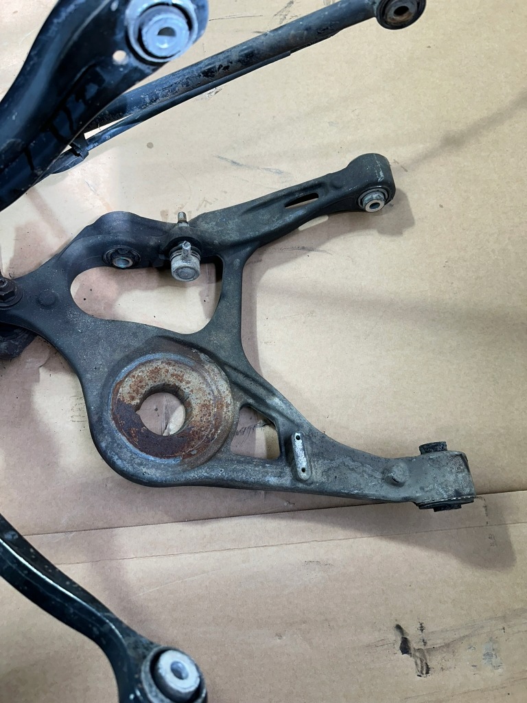 Поворотный кулак правый задний , правая задняя, рычаг, ступица mercedes ml w164 6.3 amg Киев