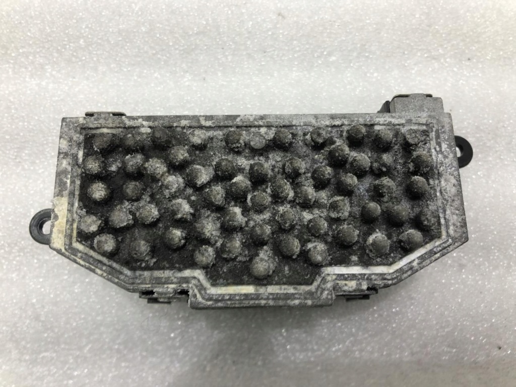 фото №1, Резистор резистор audi a5 8t 8k0820521b