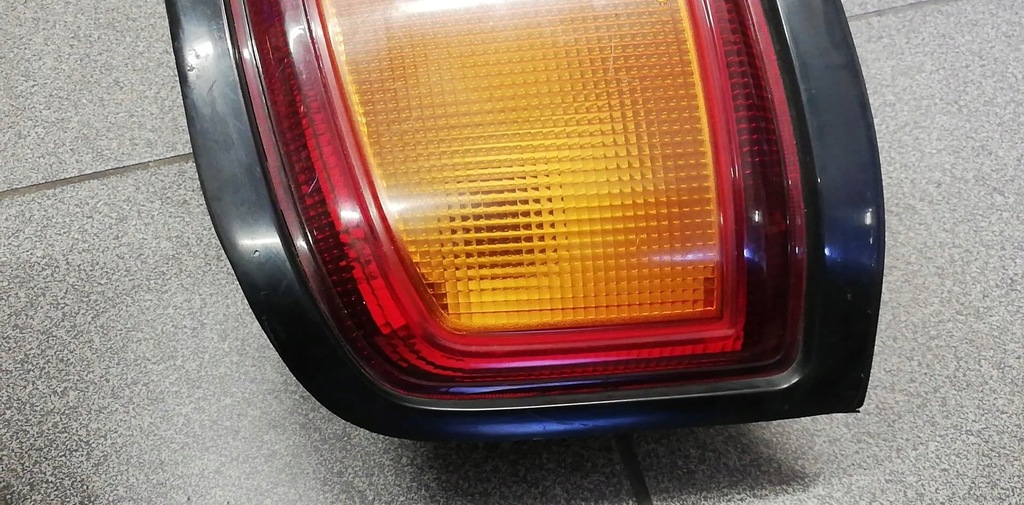 фото №7, Mazda 323 bg лампа задняя левая 220-61301