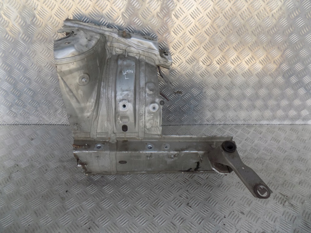 фото №1, Mercedes w176 чверть лонжерон ліва