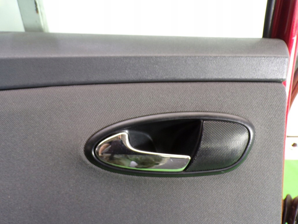 Seat leon 2 дверь левая задний задние Недорого