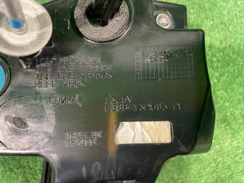 Ford mustang mach-e фара ліва задній задня w кришці  lj8b-13a603-a в Україні