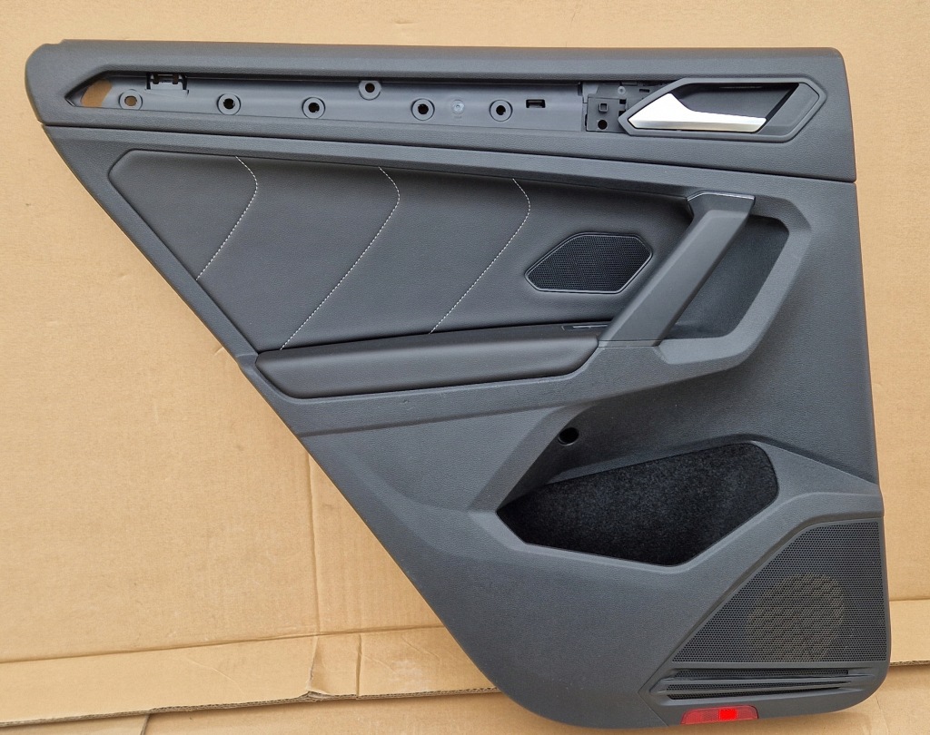 Купити Обшивка двері tiguan 2016- задній лівий ideał оригінал шкіра