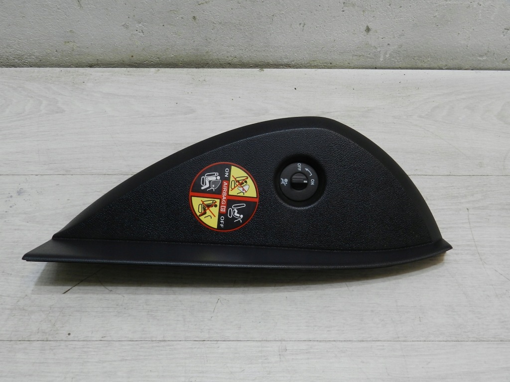 фото №1, Latitude обшивка пластик защита консоли правый