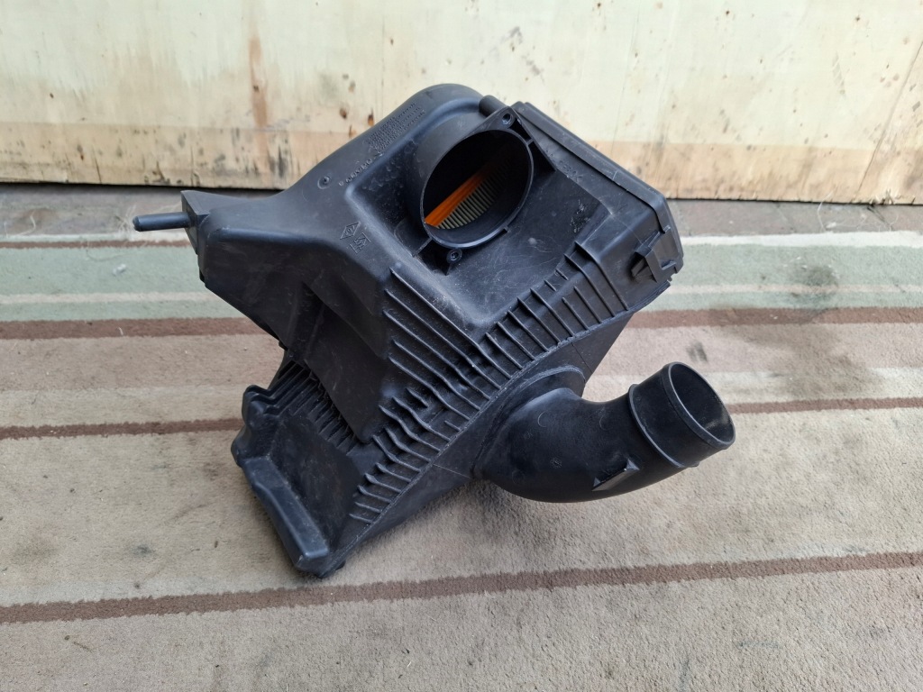 Купити Оригінальний номер 8200309636 корпус фільтра повітря