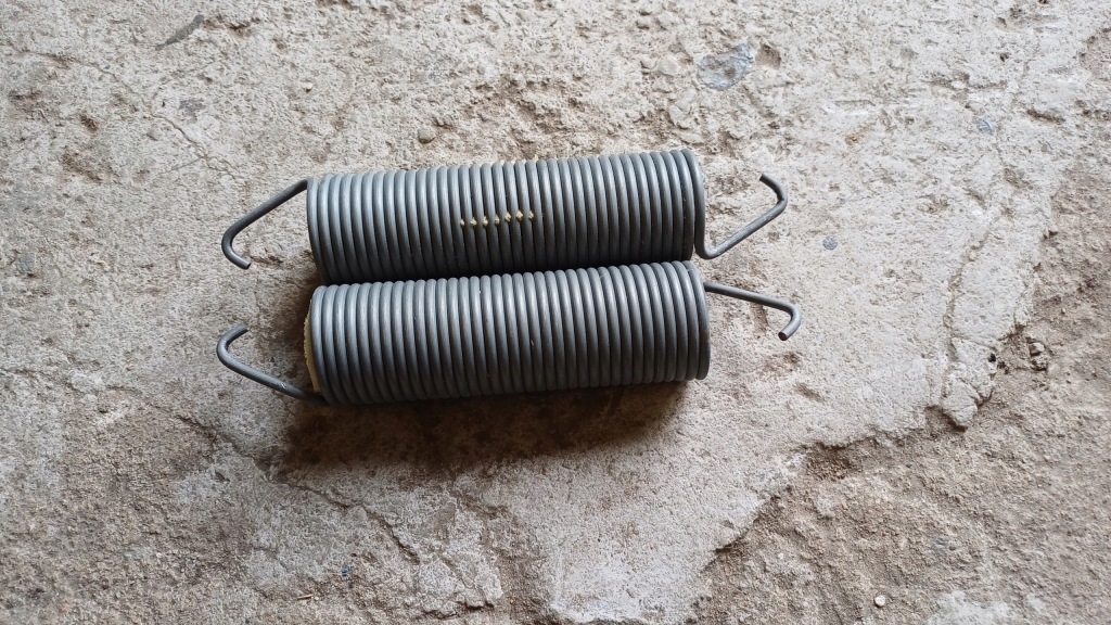 фото №1, Opel insignia a sedan пружина кришки