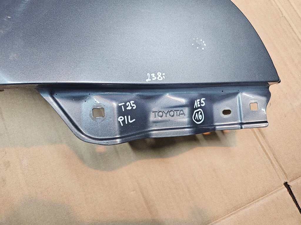 фото №6, Toyota avensis t25 03-06 крыло правый 1e5
