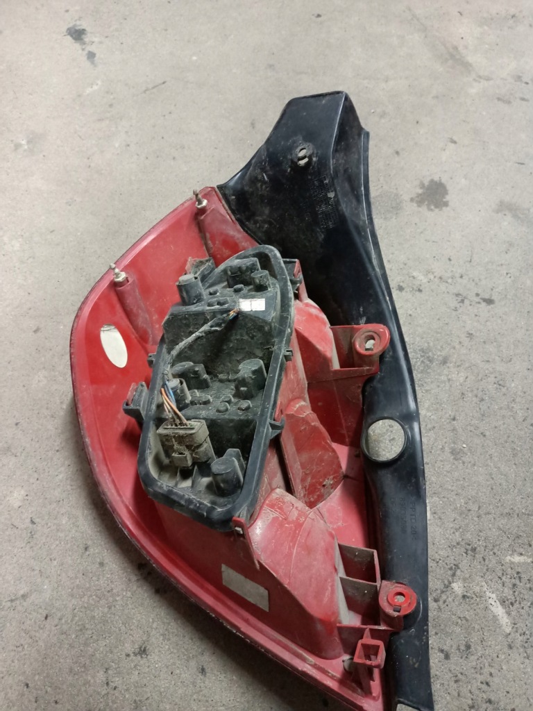 фото №3, Лампа правий задня renault clio 3 3d
