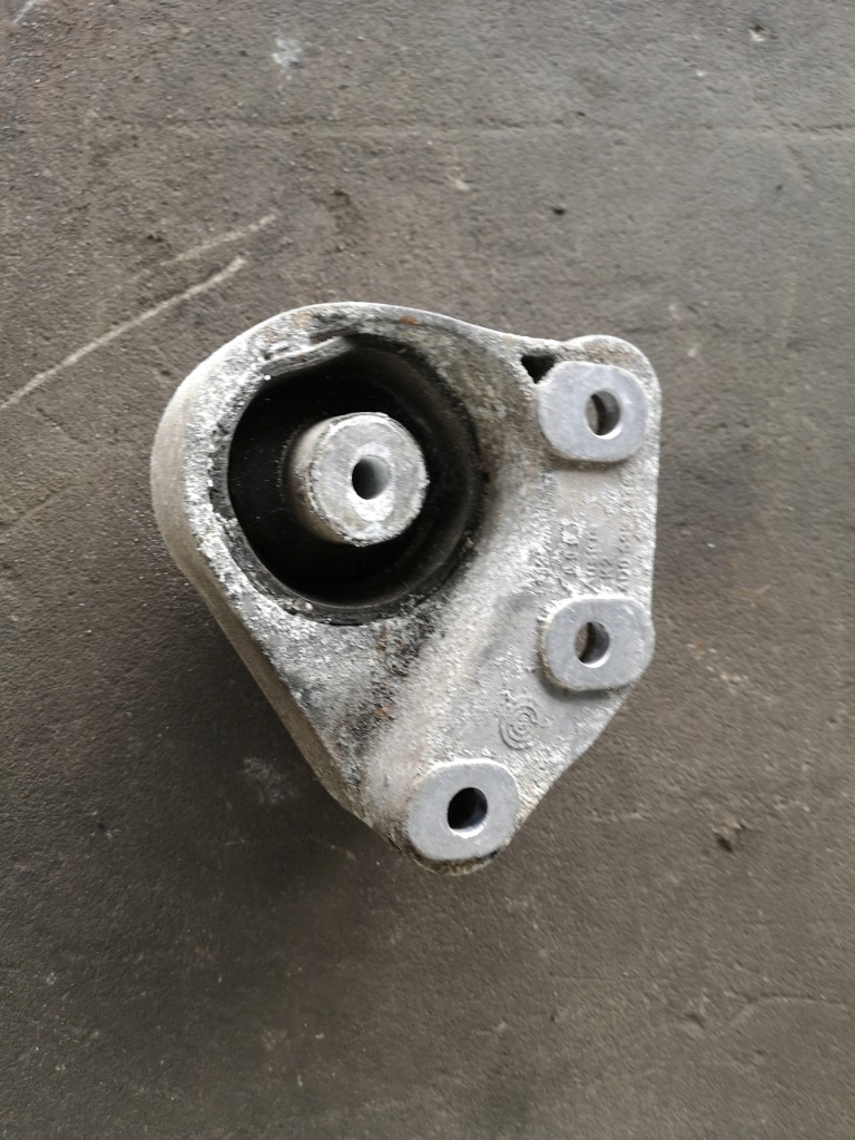 фото №1, Кронштейн опора мост audi a8 d2 4.2 4d0599133c