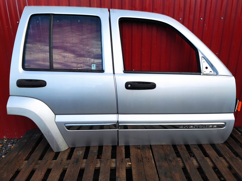 фото №1, Jeep cherokee liberty kj двері правий задня права задня ps2 стан