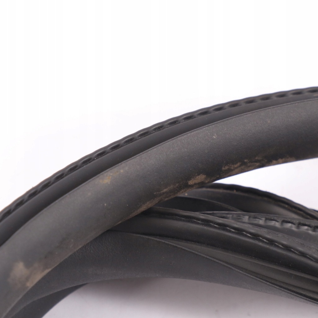 фото №10, Mercedes c118 прокладка дверь задних левая резиновый элемент дверь a1186920700