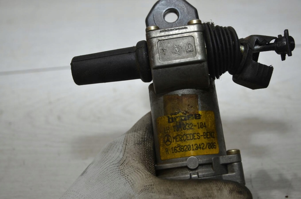 Моторчик стекло задняя mercedes ml w163 1638201342 с Разборки