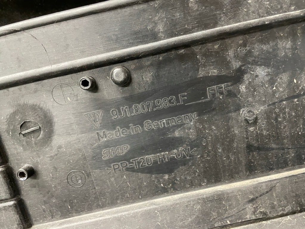 фото №7, Porsche taycan 9j1 бампер спойлер задняя задний оригинал 9j1807983ffff