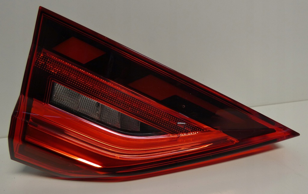 фото №1, Automotive lighting 82a945093b led лампа задня