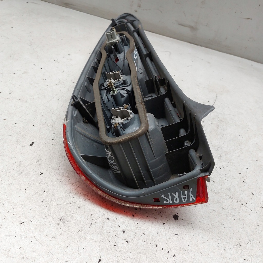 фото №9, Toyota yaris verso лампа правая задняя eu