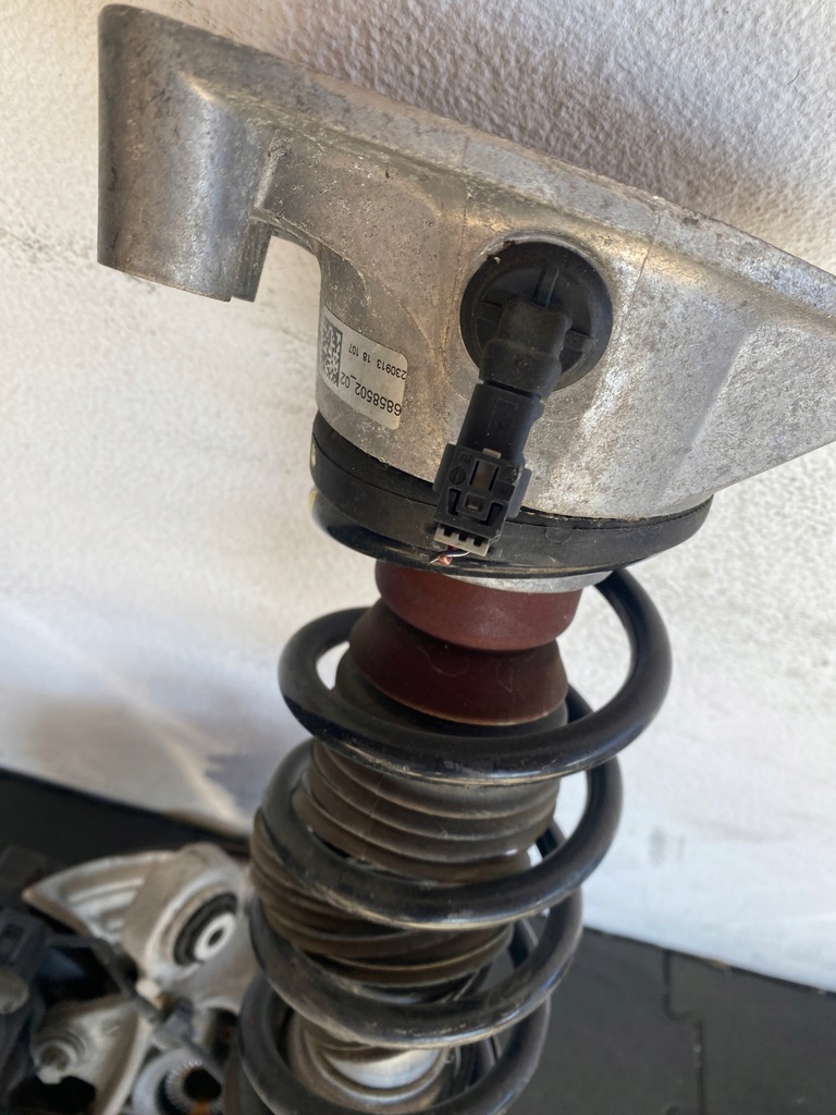 фото №7, Поворотний кулак амортизатор задня bmw i8