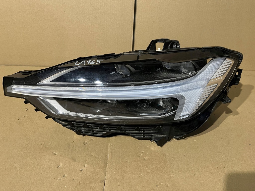 Купить Volvo xc60 2 фара левый перед full led 31108596