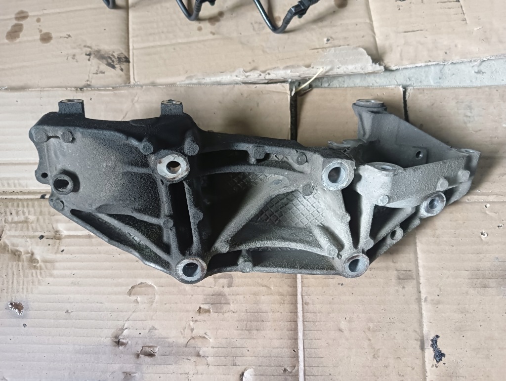 Купить Кронштейн кронштейн генератора renault master 2.3 dci 1 117103703