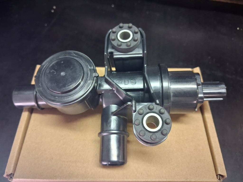 фото №7, Toyota sienna 2.5 hybrid xl40 2021 клапан обратный фильтра паров par топлива