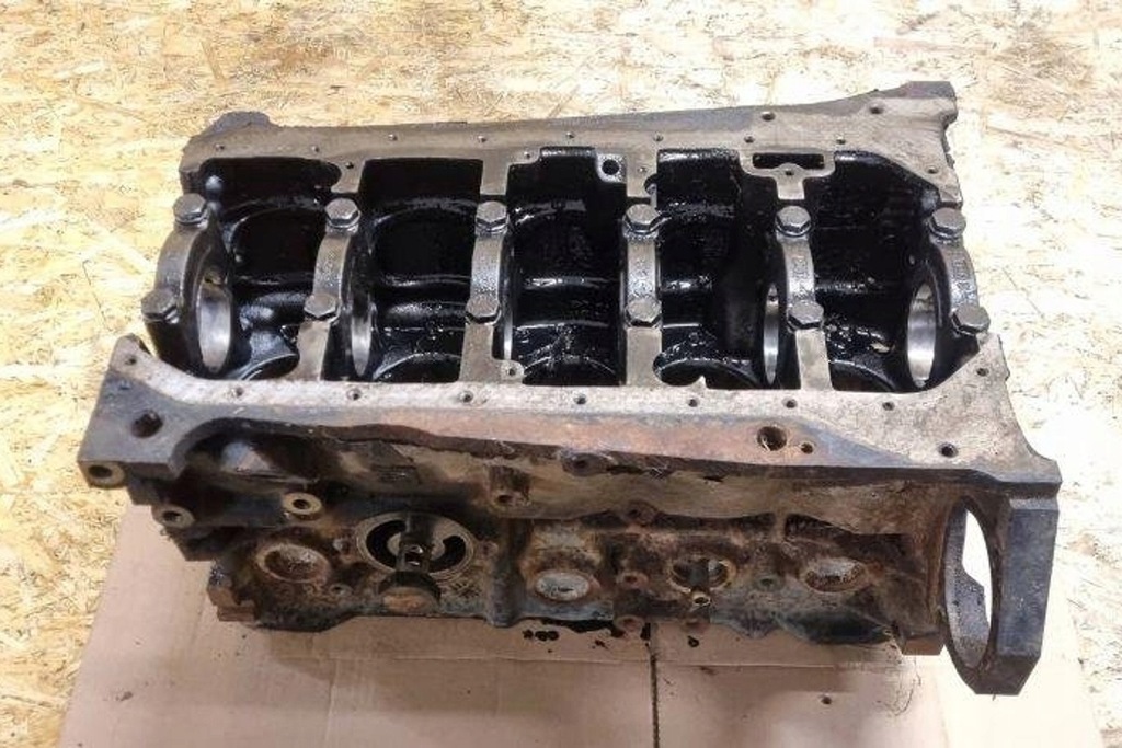 фото №12, Блок двигуна volvo 850 estate lw 046103021 2.46l дизель 103kw 1994