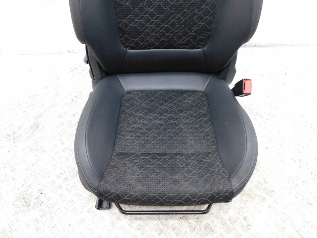 фото №7, Сидіння комплект обшивки напівшкіра - peugeot 3008 i fl 09-16