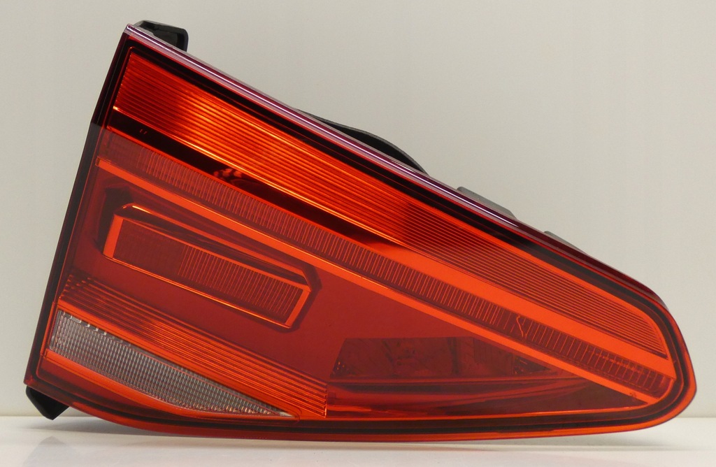 фото №1, Vw touran 2015- 5ta945093d led лампа левая задняя задняя