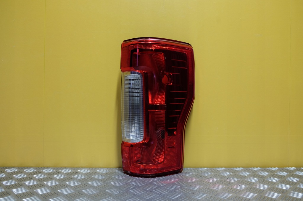 фото №1, Ford f f250 f350 2017- лампа задняя правая usa