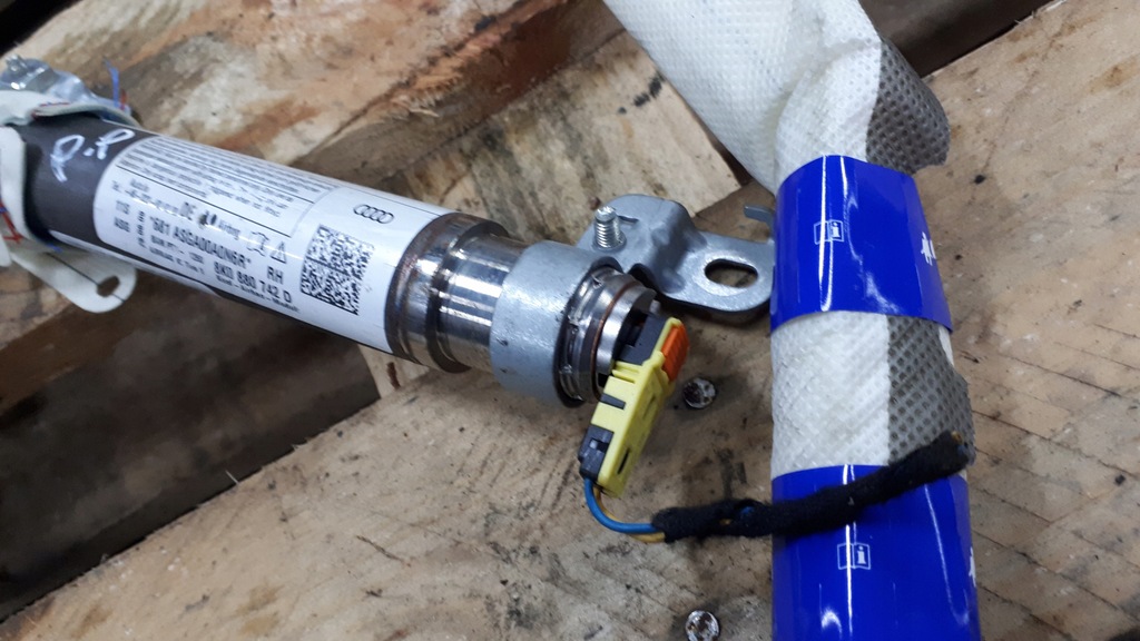 фото №9, Шторка безопасности правая audi a4 b8 8k0880742d оригинал