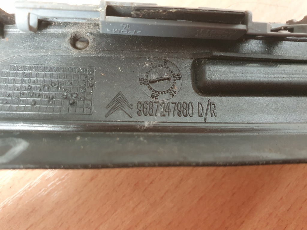 фото №8, Молдинг стекло перед стойка citroen ds5