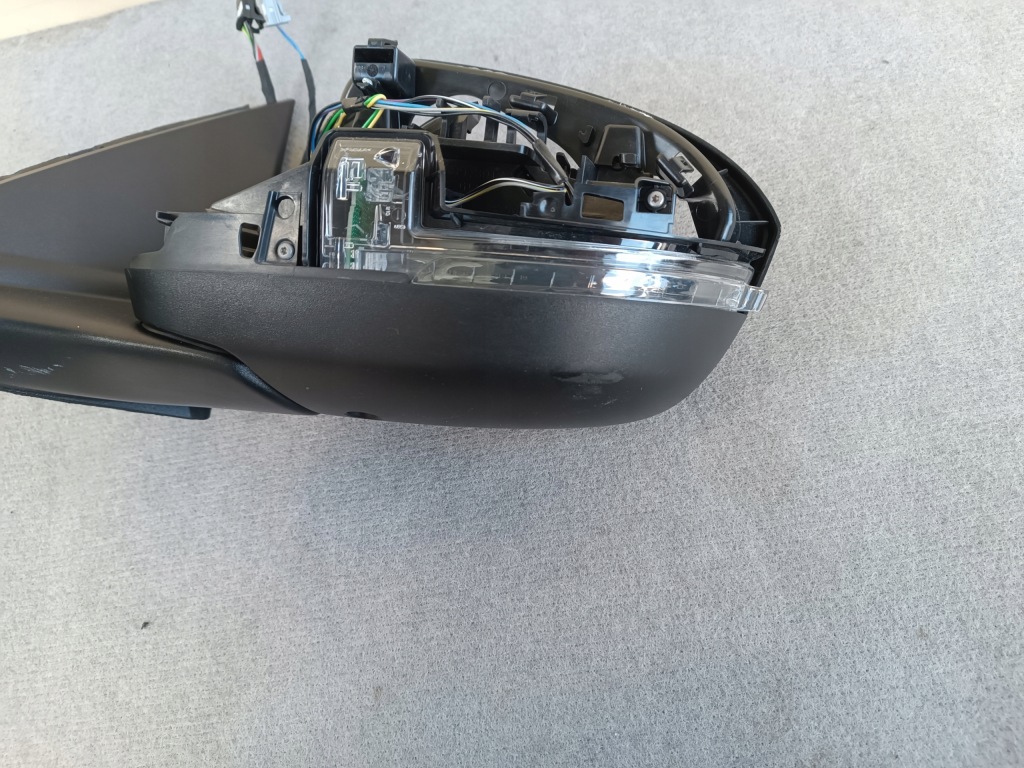 Renault scenic v 5 e-tech зеркало левая 9+2 pin 963022801r с Разборки