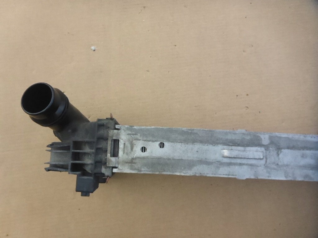 Vivaro b trafic 3 14- радіатор повітря інтеркулер 93868349 оригінал Оригінал