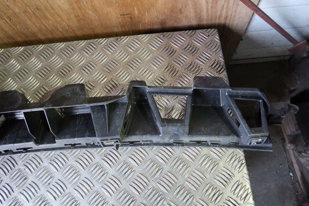 фото №8, Кронштейн напрямна бампера задня mercedes w166