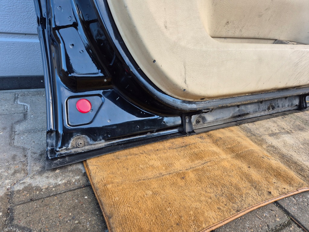 Vw passat b5 рестайлінг  двері передні ліва комплект  l041 Недорого