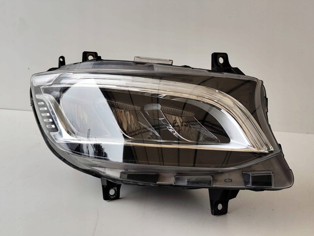 Купити Mercedes sprinter 907 910 лампа права перед 9109067200 оригінал