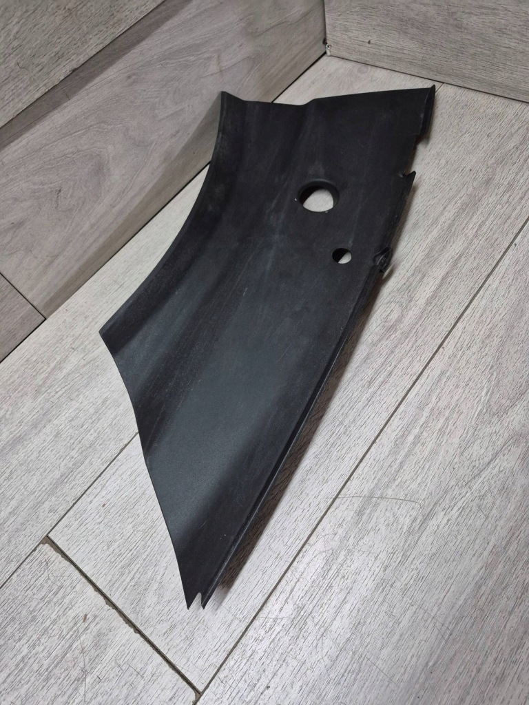 Купити 14398. ferrari f8 spider накладка правий перед 862089