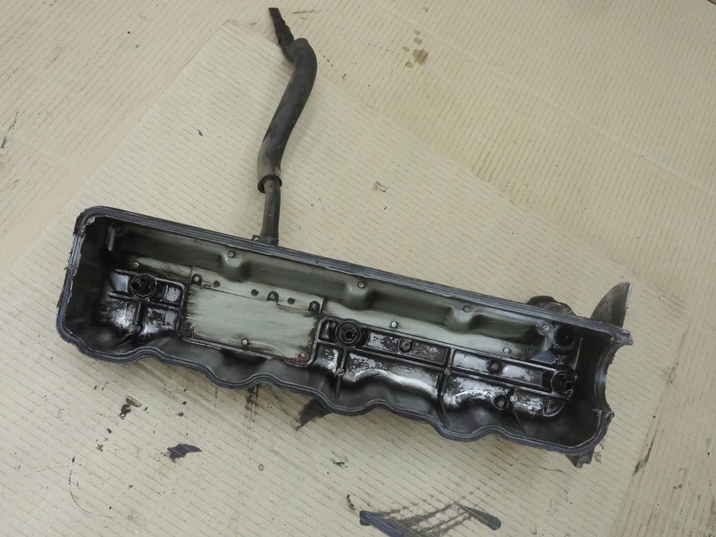 фото №10, Hyundai h1 2.5 td d4bf крышка клапанов