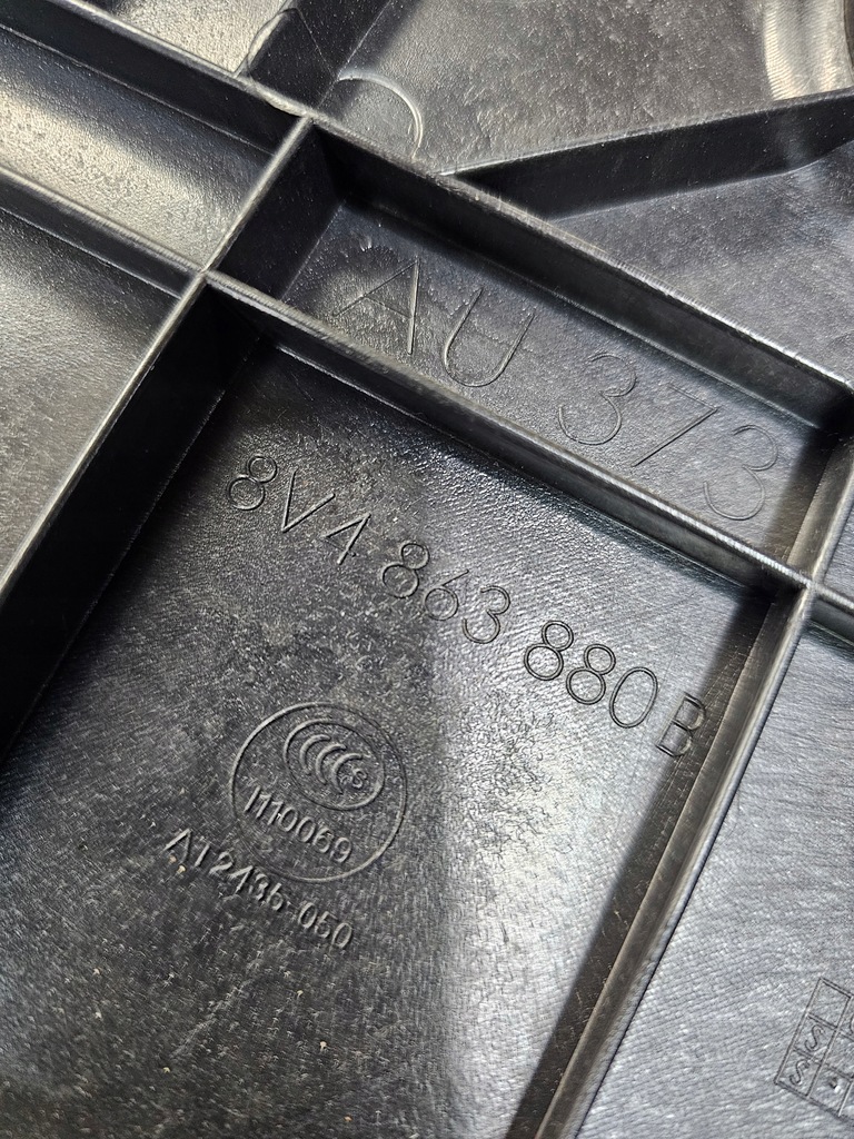 фото №6, Обивка обшивка багажника правый audi a3 8v 8v4863880b